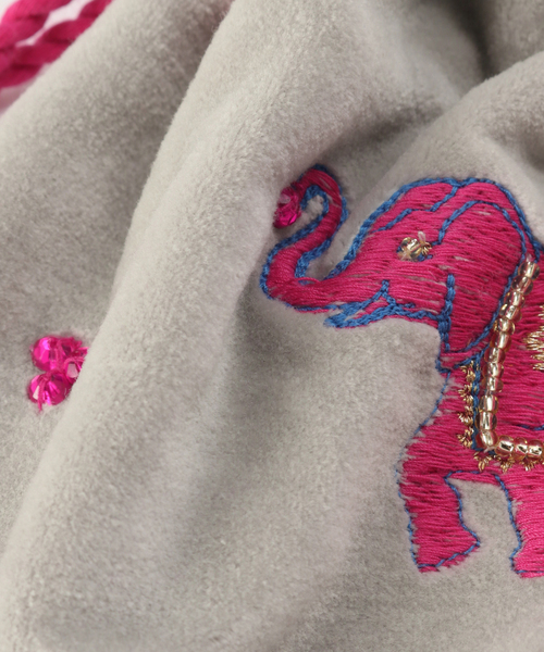 B.C STOCK(ベーセーストック)の「ベルベットポーチ(ショルダーバッグ・レディース・ブラック系その他/グレー/ベージュ/ライトグリーン/カーキ/ラベンダー/ボルドー・FREE)」の8枚目の写真