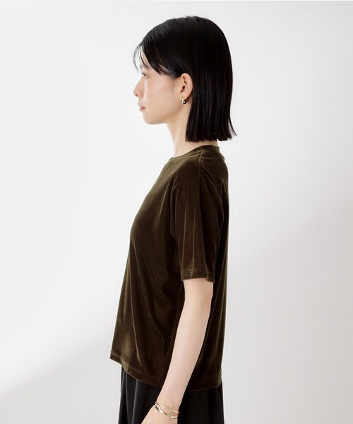 THE SHOP TK （ザ ショップ ティーケー ）の「◆シアーベロアカットソー【洗える】（Tシャツ/カットソー・レディース・ブルー/オフホワイト/ダークブラウン/ブラック・13/12）」の7枚目の写真