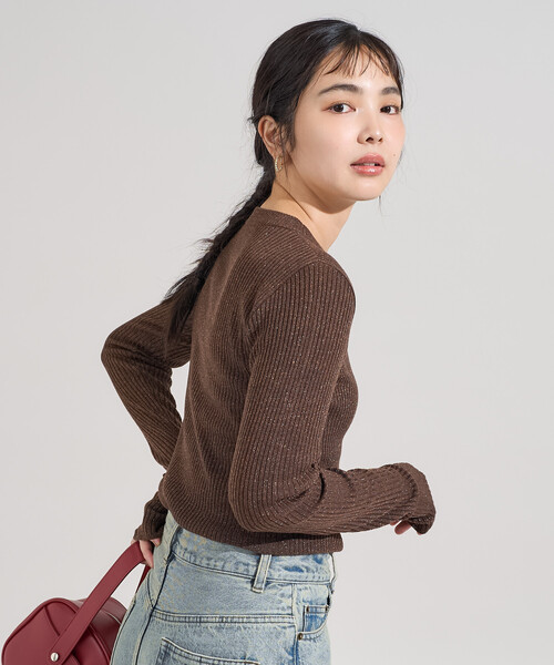 FREAK'S STORE(フリークスストア)の「<新色追加>ウォッシャブル ラメ クルーネックニット(ニット/セーター・レディース・ブラウン/グリーン/サックスブルー/ピンク系その他/ブラック/オフホワイト/チャコールグレー・フリ-)」の4枚目の写真