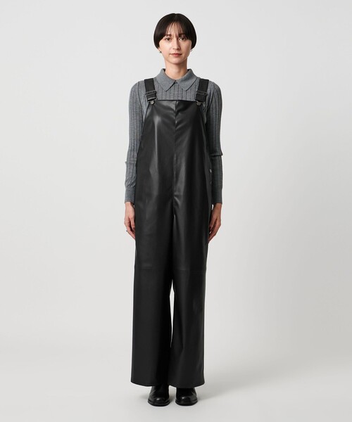 UNITED ARROWS（ユナイテッドアローズ）の「レザーライク サロペット パンツ‐ウォッシャブル‐（サロペット/オーバーオール・レディース・ブラック・38/36）」の4枚目の写真