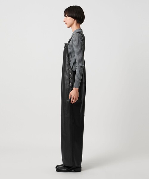 UNITED ARROWS（ユナイテッドアローズ）の「レザーライク サロペット パンツ‐ウォッシャブル‐（サロペット/オーバーオール・レディース・ブラック・38/36）」の5枚目の写真