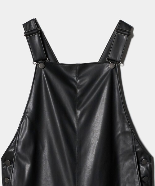 UNITED ARROWS（ユナイテッドアローズ）の「レザーライク サロペット パンツ‐ウォッシャブル‐（サロペット/オーバーオール・レディース・ブラック・38/36）」の9枚目の写真