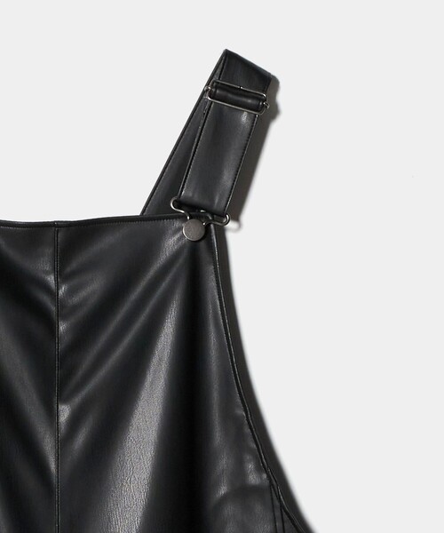 UNITED ARROWS（ユナイテッドアローズ）の「レザーライク サロペット パンツ‐ウォッシャブル‐（サロペット/オーバーオール・レディース・ブラック・38/36）」の10枚目の写真