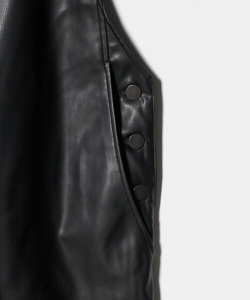 UNITED ARROWS（ユナイテッドアローズ）の「レザーライク サロペット パンツ‐ウォッシャブル‐（サロペット/オーバーオール・レディース・ブラック・38/36）」の11枚目の写真