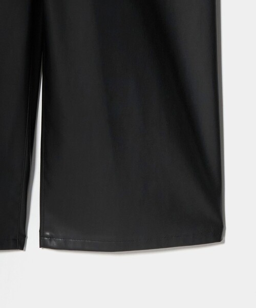 UNITED ARROWS（ユナイテッドアローズ）の「レザーライク サロペット パンツ‐ウォッシャブル‐（サロペット/オーバーオール・レディース・ブラック・38/36）」の13枚目の写真