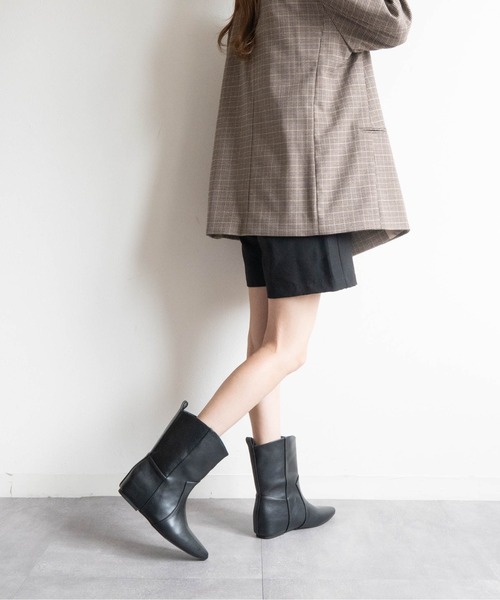 Fabby fabby（ファビィーファビィー）の「インヒールワイドショートブーツ（ブーツ・レディース・シルバー/ブラック系その他/ブラック/ブラウン系その他/ベージュ・SMALL/MEDIUM/LARGE）」の16枚目の写真