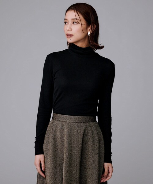 UNTITLED（アンタイトル）の「【吸湿発熱/洗える】ハイネックインナー（Tシャツ/カットソー・レディース・ブラック/オフホワイト/ダークグレー・00/02/04/44/48）」の9枚目の写真