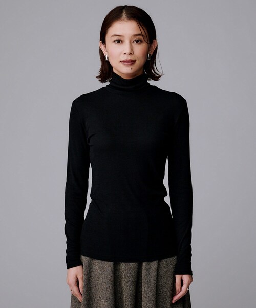 UNTITLED（アンタイトル）の「【吸湿発熱/洗える】ハイネックインナー（Tシャツ/カットソー・レディース・ブラック/オフホワイト/ダークグレー・00/02/04/44/48）」の13枚目の写真