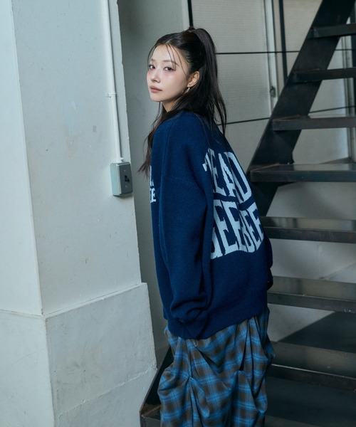 ANDGEEBEE（アンジービー）の「UNISEX ウェーブロゴニット（ニット/セーター・レディース・ネイビー/グレー・FREE）」の7枚目の写真