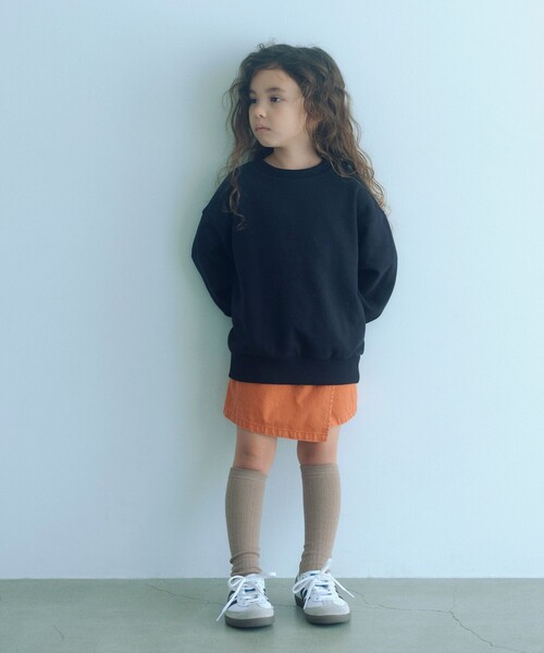 green label relaxing（グリーンレーベルリラクシング）の「【WEB限定】裏毛 クルーネック プルオーバー / スウェット / トレーナー  / キッズ 100cm-160cm（スウェット・キッズ・クリーム/グレー系/ブラック/ブラウン系・120cm/160cm/150cm/140cm/100cm/130cm/110cm）」の5枚目の写真