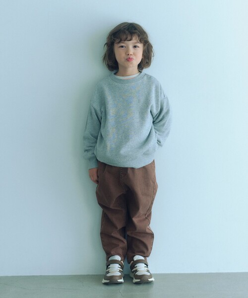 green label relaxing（グリーンレーベルリラクシング）の「【WEB限定】裏毛 クルーネック プルオーバー / スウェット / トレーナー  / キッズ 100cm-160cm（スウェット・キッズ・クリーム/グレー系/ブラック/ブラウン系・120cm/160cm/150cm/140cm/100cm/130cm/110cm）」の6枚目の写真