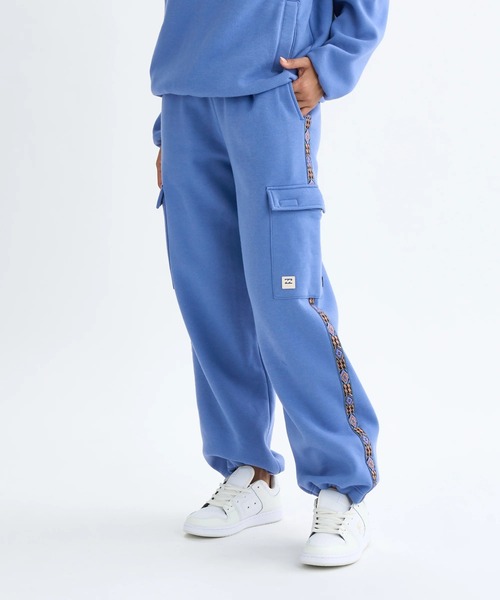 BILLABONG(ビラボン)の「BILLABONG レディース ADIV FLEECE CARGO LO セットアップボトムス 【2025年秋冬モデル】 @autumn/ビラボン撥水カーゴスウェットパンツ(SET UP・セットアップ可能・空港コーデ)(スウェットパンツ・レディース・パープル/アイボリー・MEDIUM/LARGE)」の3枚目の写真