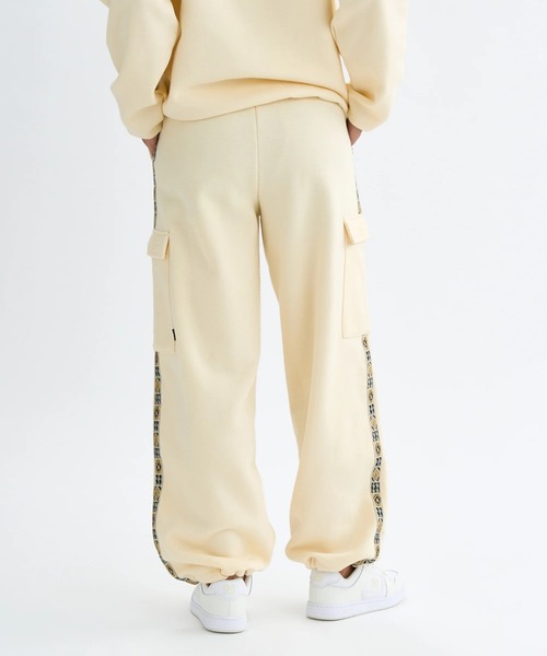 BILLABONG(ビラボン)の「BILLABONG レディース ADIV FLEECE CARGO LO セットアップボトムス 【2025年秋冬モデル】 @autumn/ビラボン撥水カーゴスウェットパンツ(SET UP・セットアップ可能・空港コーデ)(スウェットパンツ・レディース・パープル/アイボリー・MEDIUM/LARGE)」の12枚目の写真