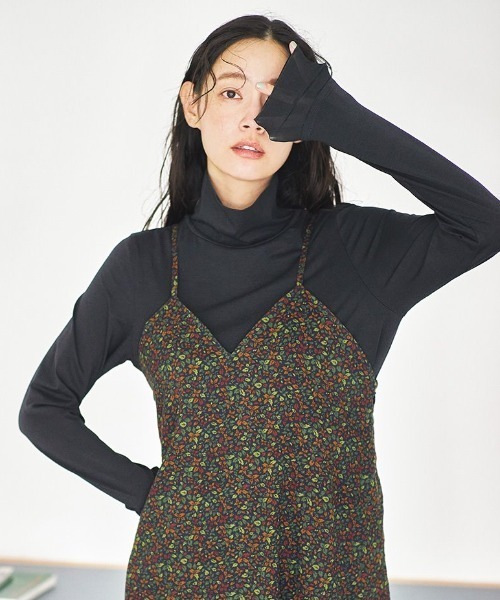 and myera(アンド マイラ)の「and myera さらりとしたカットソータートル(Tシャツ/カットソー・レディース・ベージュ/ブラック/ホワイト・M/L/LL/S)」の1枚目の写真