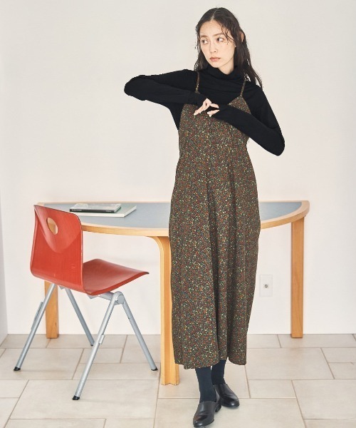 and myera(アンド マイラ)の「and myera さらりとしたカットソータートル(Tシャツ/カットソー・レディース・ベージュ/ブラック/ホワイト・M/L/LL/S)」の9枚目の写真