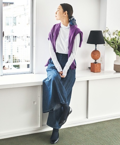 and myera(アンド マイラ)の「and myera さらりとしたカットソータートル(Tシャツ/カットソー・レディース・ベージュ/ブラック/ホワイト・M/L/LL/S)」の5枚目の写真