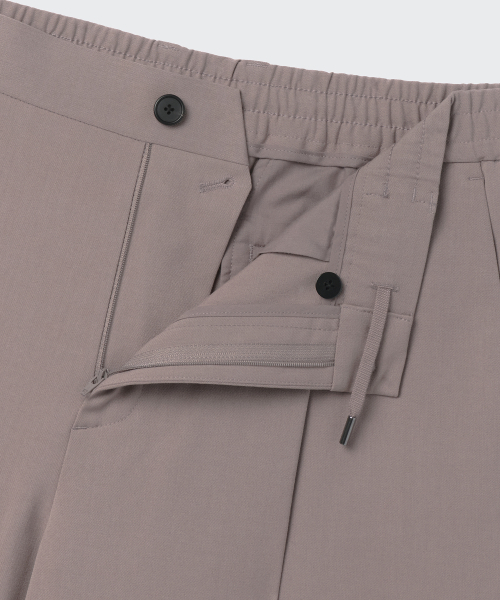 MUSINSA STANDARD（ムシンサスタンダード）の「ワンタックバミューダバンディングハーフスラックス [グレイッシュベージュ]（スラックス・メンズ・その他・40/38/42/36/34/32/30/26/28）」の4枚目の写真