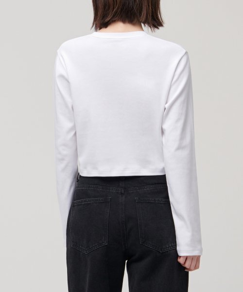 MUSINSA STANDARD WOMAN（ムシンサスタンダードウーマン）の「ウィメンズクルーネッククロップ長袖Tシャツ[ホワイト]（Tシャツ/カットソー・レディース・その他・SMALL/MEDIUM/LARGE/X-SMALL）」の2枚目の写真