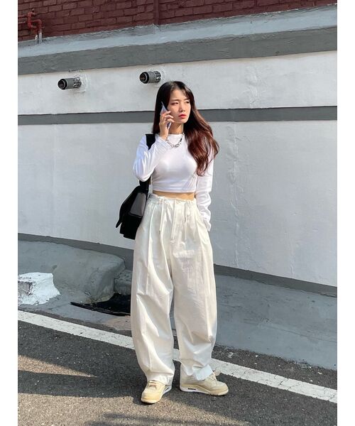 MUSINSA STANDARD WOMAN（ムシンサスタンダードウーマン）の「ウィメンズクルーネッククロップ長袖Tシャツ[ホワイト]（Tシャツ/カットソー・レディース・その他・SMALL/MEDIUM/LARGE/X-SMALL）」の13枚目の写真