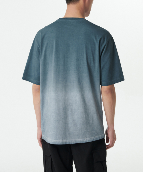 MUSINSA STANDARD（ムシンサスタンダード）の「グラデーションリラックスクルーネックTシャツ[グレーッシュブルー]（Tシャツ/カットソー・メンズ・その他・XXX-LARGE/LARGE/MEDIUM/SMALL/X-LARGE/XX-LARGE）」の3枚目の写真