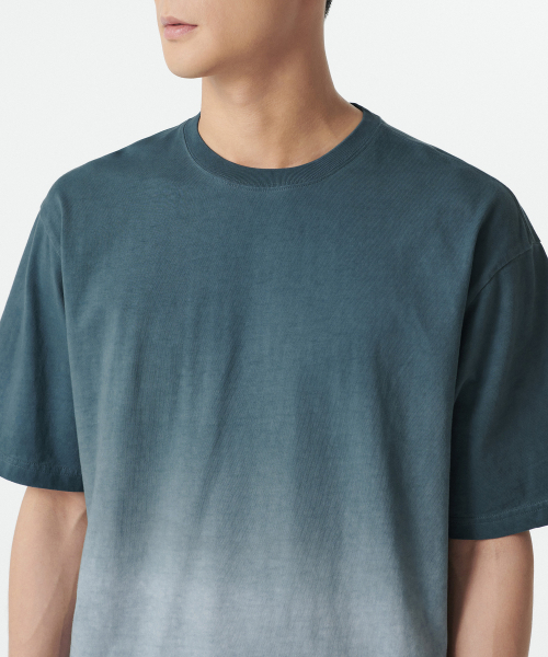 MUSINSA STANDARD（ムシンサスタンダード）の「グラデーションリラックスクルーネックTシャツ[グレーッシュブルー]（Tシャツ/カットソー・メンズ・その他・XXX-LARGE/LARGE/MEDIUM/SMALL/X-LARGE/XX-LARGE）」の4枚目の写真