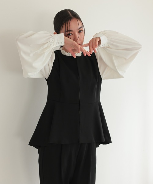 TOKYO OFFICA(トーキョーオフィカ)の「卒業式・入学式・学校行事・結婚式 対応【手洗いOK】ペプラム ブラウス付き 3点セット ママ きれいめ パンツスーツ レディース ノーカラー ジャケット セレモニー ママスーツ 七五三 ビジネス セットアップ スーツ(スーツセット・レディース・ベージュ/ネイビー/チャコール/ブラック・M/L)」の1枚目の写真