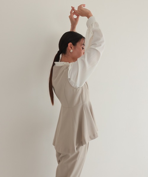 TOKYO OFFICA(トーキョーオフィカ)の「卒業式・入学式・学校行事・結婚式 対応【手洗いOK】ペプラム ブラウス付き 3点セット ママ きれいめ パンツスーツ レディース ノーカラー ジャケット セレモニー ママスーツ 七五三 ビジネス セットアップ スーツ(スーツセット・レディース・ベージュ/ネイビー/チャコール/ブラック・M/L)」の17枚目の写真