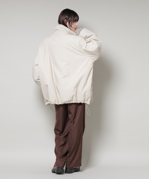 NANO universe(ナノユニバース)の「撥水加工 中綿スタンドオーバージップブルゾン(ブルゾン・レディース・ブラック/ホワイト/ベージュ・FREE)」の11枚目の写真