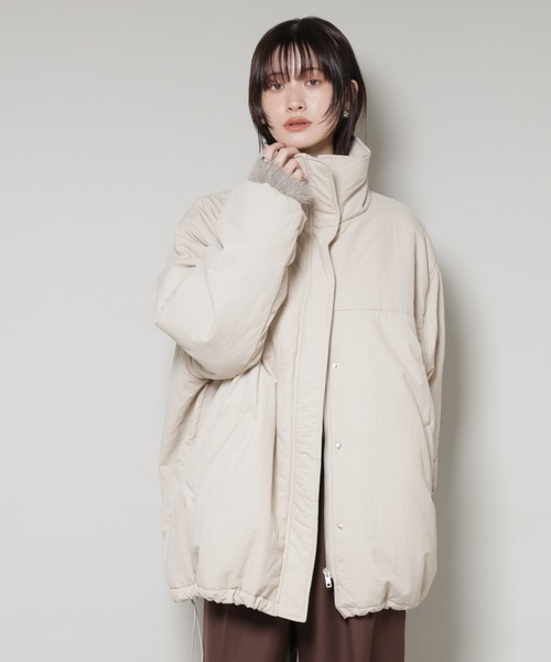 NANO universe(ナノユニバース)の「撥水加工 中綿スタンドオーバージップブルゾン(ブルゾン・レディース・ブラック/ホワイト/ベージュ・FREE)」の4枚目の写真