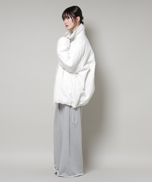 NANO universe(ナノユニバース)の「撥水加工 中綿スタンドオーバージップブルゾン(ブルゾン・レディース・ブラック/ホワイト/ベージュ・FREE)」の17枚目の写真