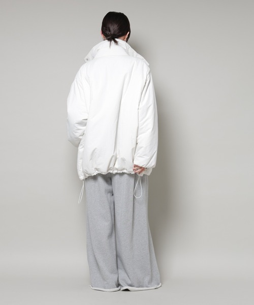 NANO universe(ナノユニバース)の「撥水加工 中綿スタンドオーバージップブルゾン(ブルゾン・レディース・ブラック/ホワイト/ベージュ・FREE)」の18枚目の写真