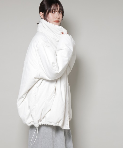 NANO universe(ナノユニバース)の「撥水加工 中綿スタンドオーバージップブルゾン(ブルゾン・レディース・ブラック/ホワイト/ベージュ・FREE)」の14枚目の写真
