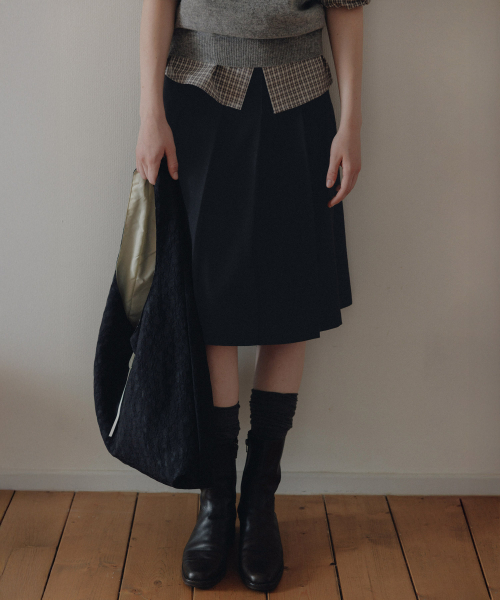 ANDNEEDS(アンドニーズ)の「Kay wool pleats midi skirt (black)(スカート・レディース・その他・SMALL/MEDIUM)」の2枚目の写真