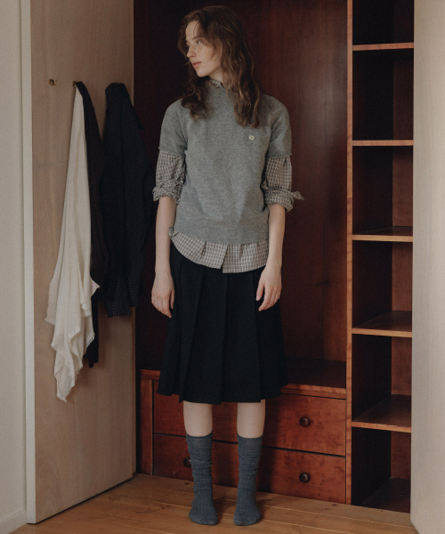 ANDNEEDS(アンドニーズ)の「Kay wool pleats midi skirt (black)(スカート・レディース・その他・SMALL/MEDIUM)」の3枚目の写真