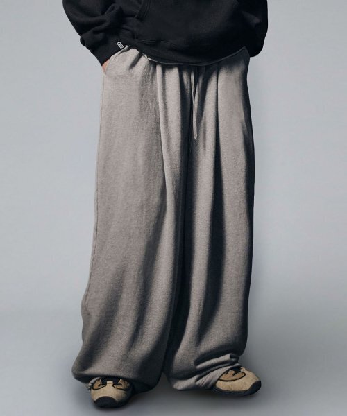 NOT4NERD(ノットフォーナード)の「3Tuck Wide Sweat Pants - Grey(スウェットパンツ・レディース・その他・LARGE/MEDIUM/X-LARGE)」の1枚目の写真