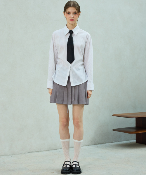 ARI(アリ)の「DOROTHY PLEATS SKIRT PANTS / SAND GRAY(スカート・レディース・サンドベージュ・MEDIUM/SMALL)」の2枚目の写真