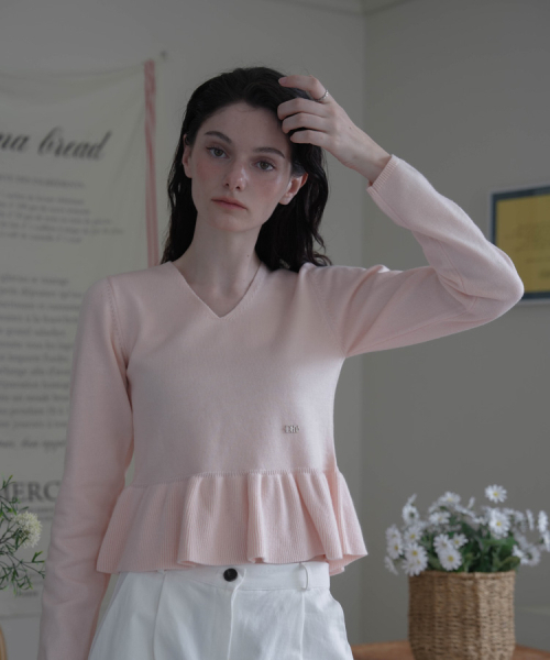 DEHEVE（デヘヴェ）の「V-neck Flare Shirring Knit [Pink]（ニット/セーター・レディース・PINK・FREE）」の3枚目の写真