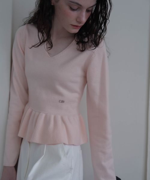 DEHEVE（デヘヴェ）の「V-neck Flare Shirring Knit [Pink]（ニット/セーター・レディース・PINK・FREE）」の9枚目の写真