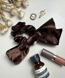 MAISON SELECT（メゾンセレクト）の「11D18-KR ビッグリボン シュシュ ベロア調 大人ガーリー ヘアアクセ（シュシュ）」