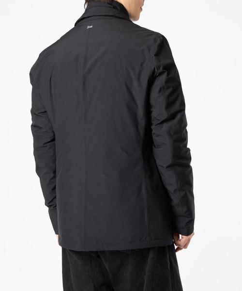 HERNO(ヘルノ)の「HERNO BLAZER WITH BIB IN 2-LAYER PROMETEO DOWN JACKET ヘルノ ビブイン 2レイヤー テイラード ダウンジャケット(ダウンジャケット/コート・メンズ・ブラック・48/52/46/50)」の6枚目の写真