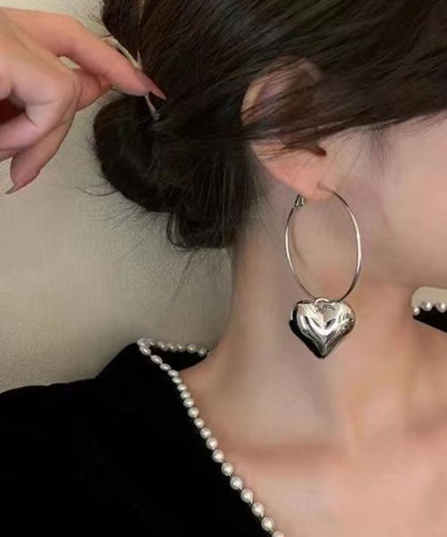 Port（ポート）の「【 Port / ポート 】 デザイン フープ ピアス（ピアス（両耳用）・レディース・シルバー系その他3/ホワイト系その他/ホワイト/シルバー系その他/シルバー/シルバー系その他2・FREE）」の4枚目の写真