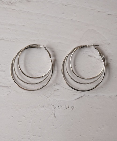 Port（ポート）の「【 Port / ポート 】 デザイン フープ ピアス（ピアス（両耳用）・レディース・シルバー系その他3/ホワイト系その他/ホワイト/シルバー系その他/シルバー/シルバー系その他2・FREE）」の5枚目の写真