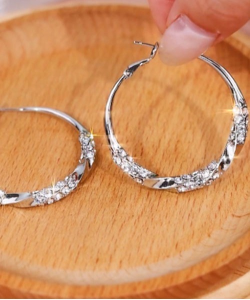 Port（ポート）の「【 Port / ポート 】 デザイン フープ ピアス（ピアス（両耳用）・レディース・シルバー系その他3/ホワイト系その他/ホワイト/シルバー系その他/シルバー/シルバー系その他2・FREE）」の11枚目の写真