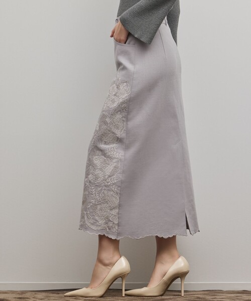 GRACE CONTINENTAL（グレースコンチネンタル）の「エンブロイダリータイトスカート（スカート・レディース・ブラック/ライトグレー・36/38）」の12枚目の写真