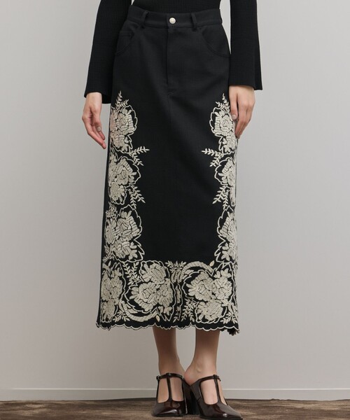 GRACE CONTINENTAL（グレースコンチネンタル）の「エンブロイダリータイトスカート（スカート・レディース・ブラック/ライトグレー・36/38）」の5枚目の写真
