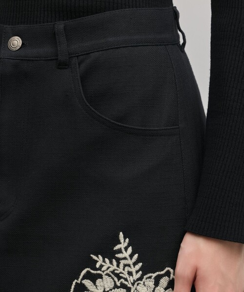 GRACE CONTINENTAL（グレースコンチネンタル）の「エンブロイダリータイトスカート（スカート・レディース・ブラック/ライトグレー・36/38）」の20枚目の写真