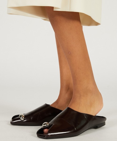 PRANK PROJECT（プランクプロジェクト）の「【2026Spring Pre-Order】オープントゥメタルフラットミュール / Open-Toe Metal Flat Mules（その他シューズ・レディース・ブラック/ボルドー・36/37/38）」の4枚目の写真