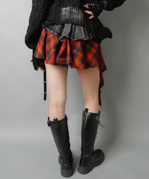 SPINNS(スピンズ)の「チェック柄レイヤード風デニムミドルスカート/フリル/イレヘム/インナーパンツ付き/ロマンスパンク(デニムスカート・レディース・ブラウン系その他/ブラック×ブラック/ブラック×レッド・ONESIZE)」の12枚目の写真