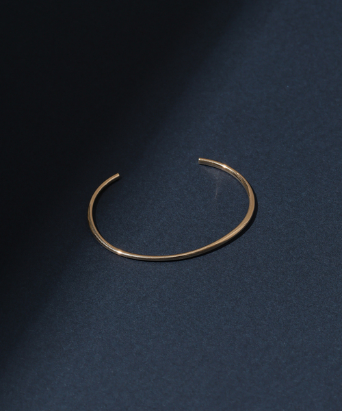 2.5パイプC型バングルワイド K10（ブレスレット）｜Lilas（リラ）の