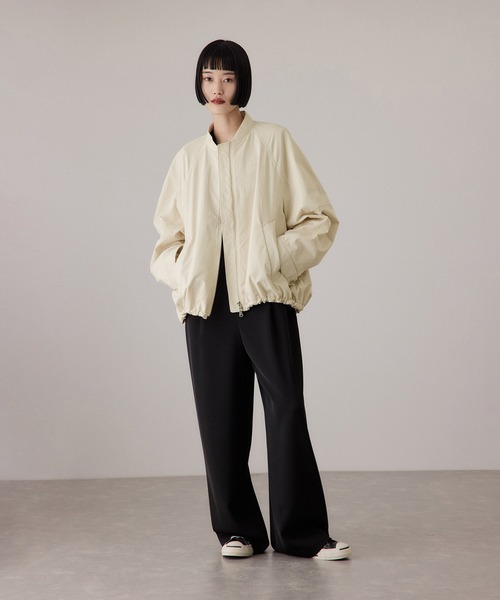 ADAM ET ROPE'(アダムエロペ)の「【サステナブル】グランウォームシルエットブルゾン/撥水(ブルゾン・レディース・ホワイト系その他5/ブラック・FREE)」の7枚目の写真
